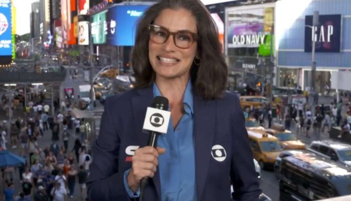 Renata Vasconcellos no est&uacute;dio montado pela Globo no cora&ccedil;&atilde;o de Nova York Foto: Reprodu&ccedil;&atilde;o/TV