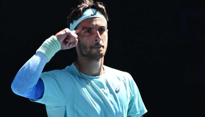 Tenista est&aacute; fora de combate desde o Masters 1000 de Roma, na It&aacute;lia Foto: ANSA / Ansa - Brasil