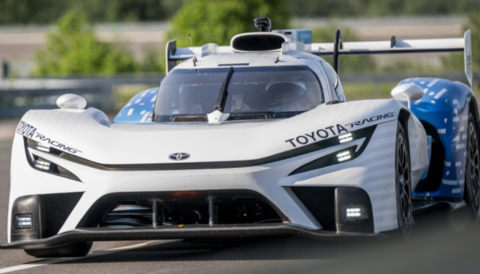 Kazuki Nakajima durante demonstra&ccedil;&atilde;o do TR-LH2 em Le Mans Foto: Divulga&ccedil;&atilde;o / Toyota Racing