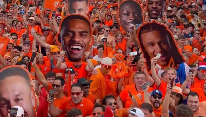 Torcida holandesa faz festa em Houston (EUA) antes de goleada por 5 a 1 na Su&eacute;cia. Foto: Reprodu&ccedil;&atilde;o/ Redes Socias