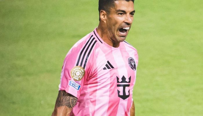 Luis Suárez declara Ronaldo Fenômeno o maior camisa 9 da história em emocionante homenagem