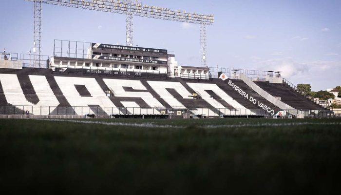 Jornalista desmente rumores e afasta chegada de Rodrigo Aguirre ao Vasco