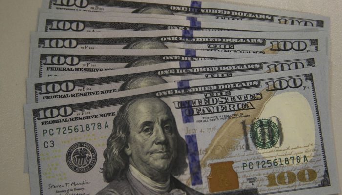 Dólar recua para R$ 5,08 e Ibovespa amarga quarta queda consecutiva