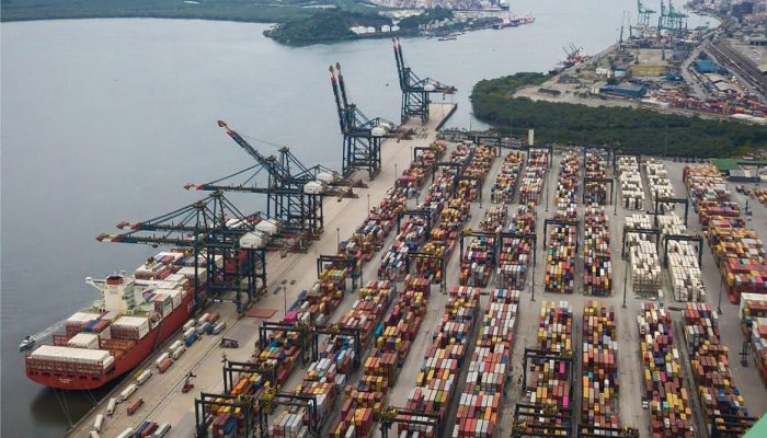 Brasil reage a novas tarifas dos EUA, ministro as considera 'indevidas' e estuda reciprocidade