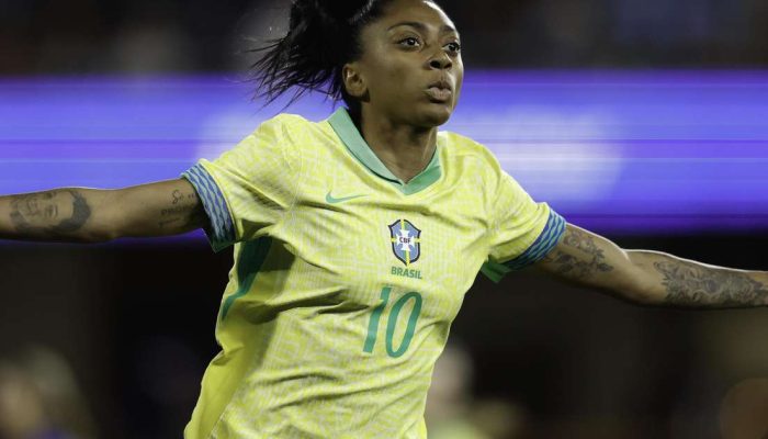 Kerolin no Barcelona: recorde feminino expõe disparidade de valores no futebol