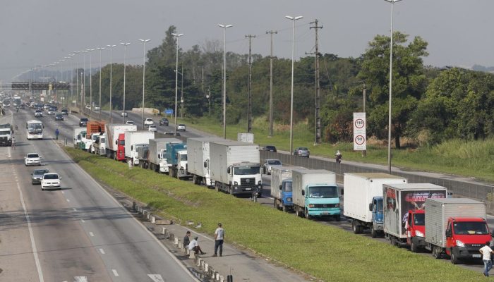 Nova lei torna obrigatório o piso mínimo do frete rodoviário no Brasil