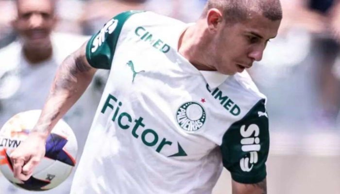 Palmeiras negocia renovação de contrato com atacante Felipe Teresa
