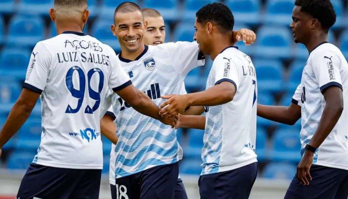 Santa Clara aposta em talentos brasileiros e consolida identidade no futebol português