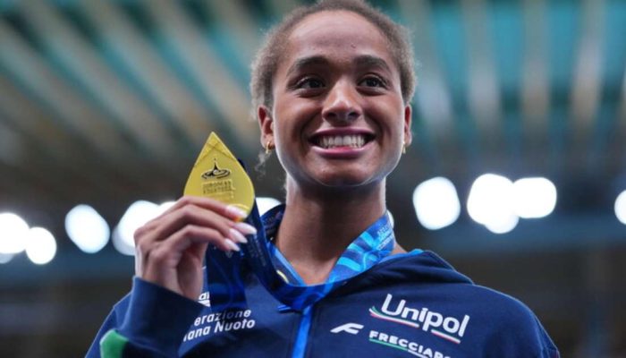 Sara Curtis brilha no Europeu e se consolida como nova estrela da natação italiana
