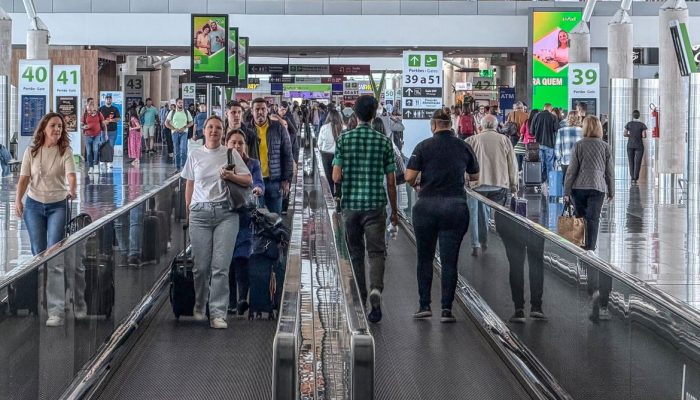 Setor de serviços mantém estabilidade em junho e fecha semestre com alta de 2%