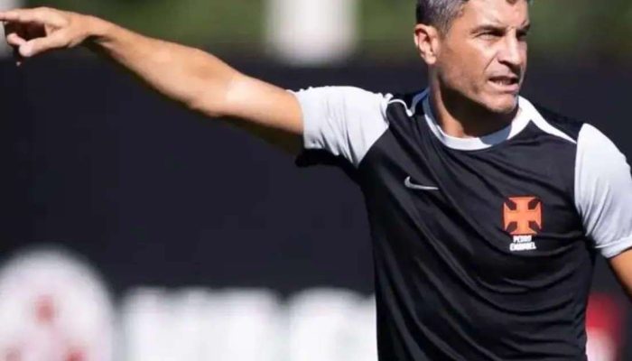 Volante Jair retorna ao Vasco após longa lesão e Pedro Emanuel pede apoio para recuperação